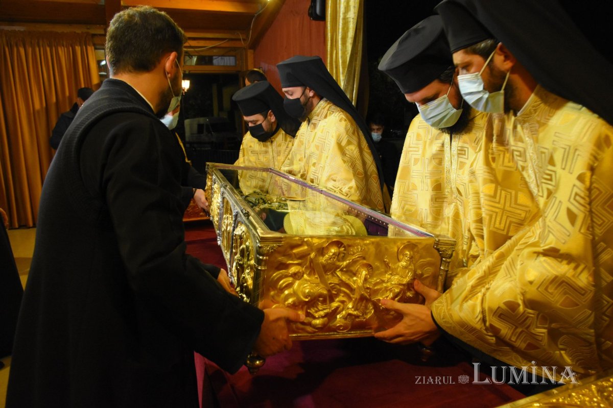 Pelerinajul tradiţional din Bucureşti continuă la Baldachinul sfinţilor 189447