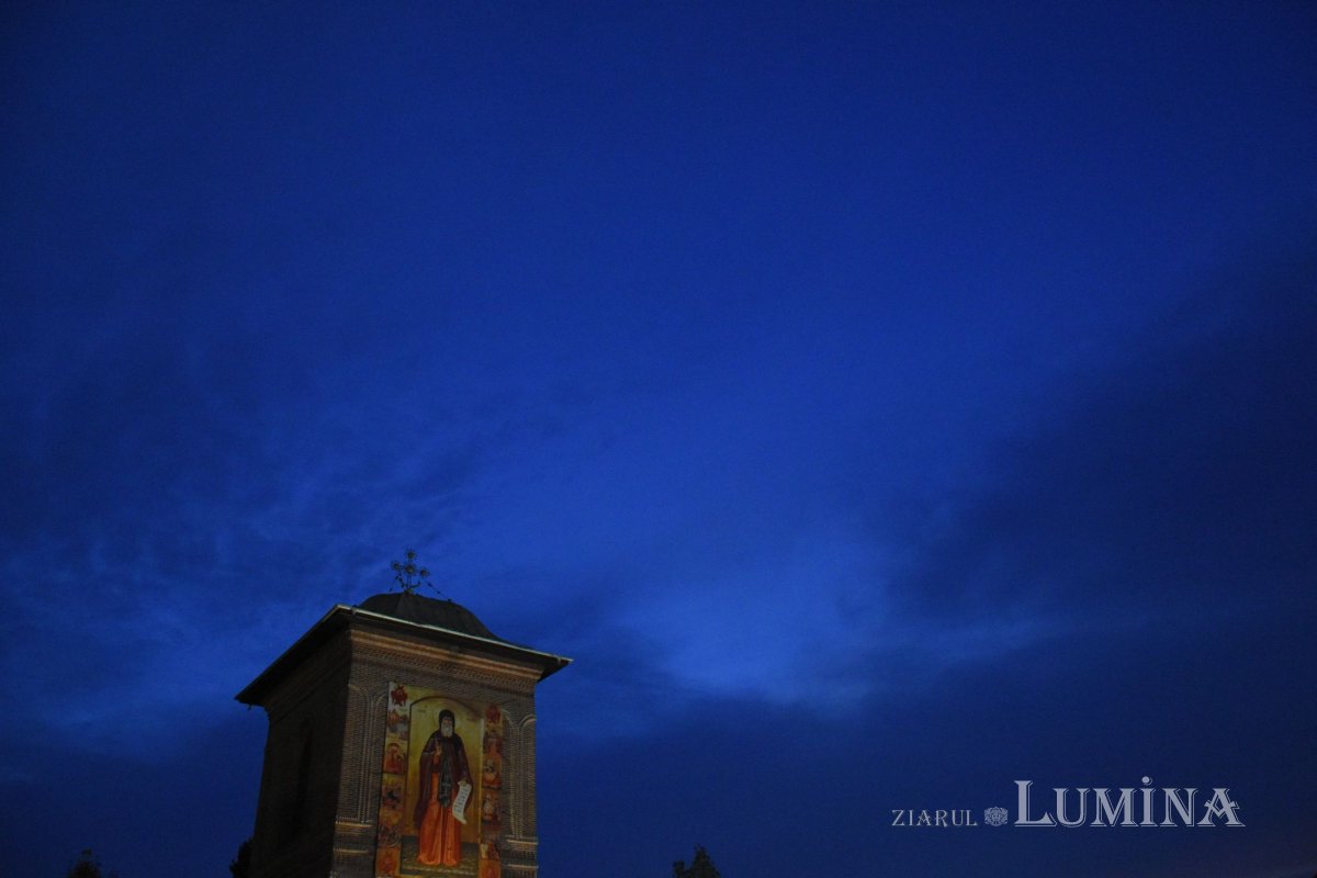 Pelerinajul tradiţional din Bucureşti continuă la Baldachinul sfinţilor 189450