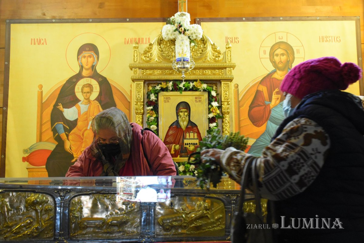 Pelerinajul tradiţional din Bucureşti continuă la Baldachinul sfinţilor 189451