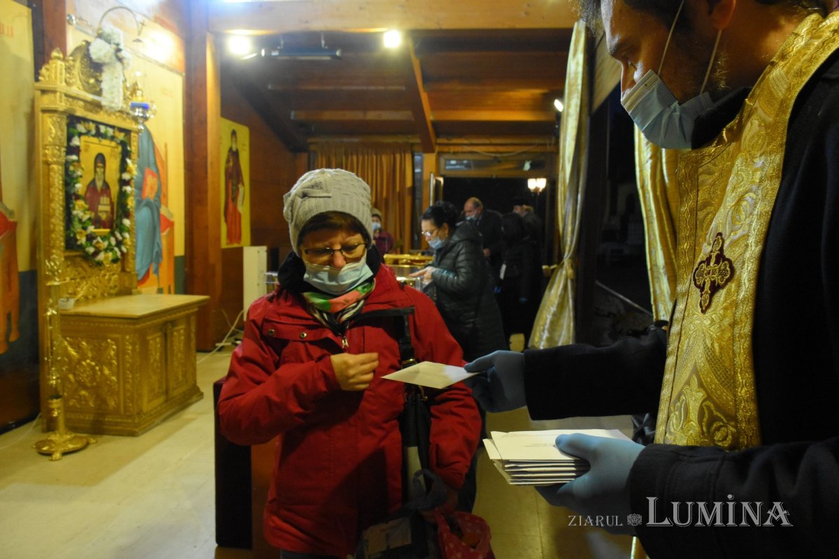 Pelerinajul tradiţional din Bucureşti continuă la Baldachinul sfinţilor 189452