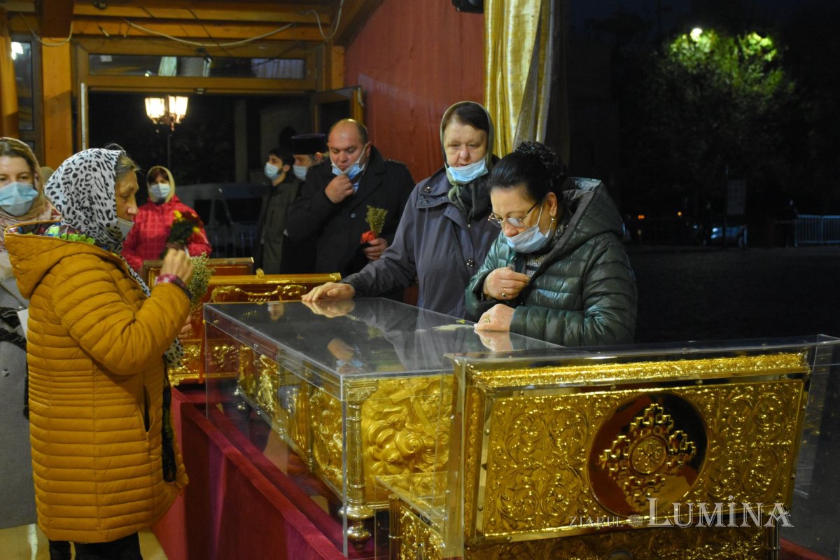 Pelerinajul tradiţional din Bucureşti continuă la Baldachinul sfinţilor 189453