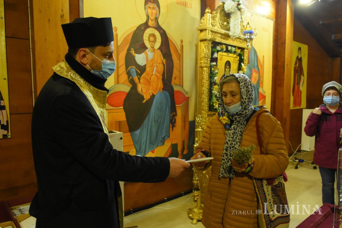 Pelerinajul tradiţional din Bucureşti continuă la Baldachinul sfinţilor 189454