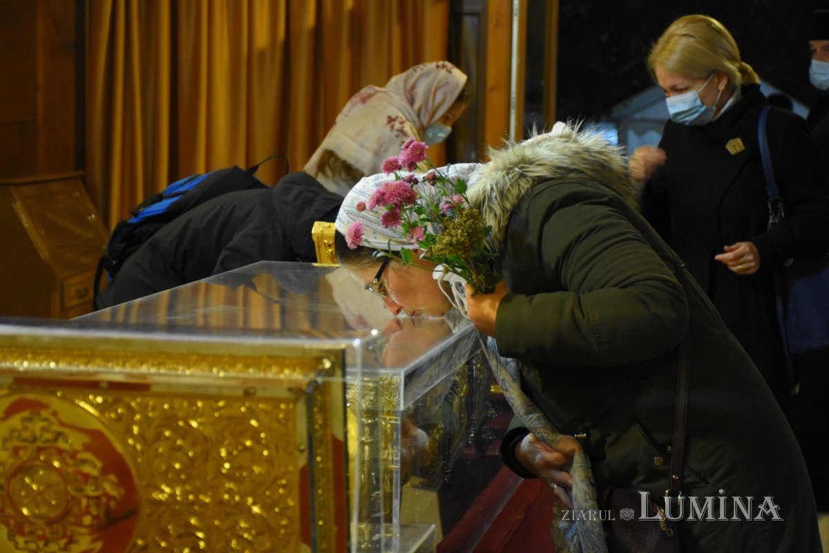 Pelerinajul tradiţional din Bucureşti continuă la Baldachinul sfinţilor 189456