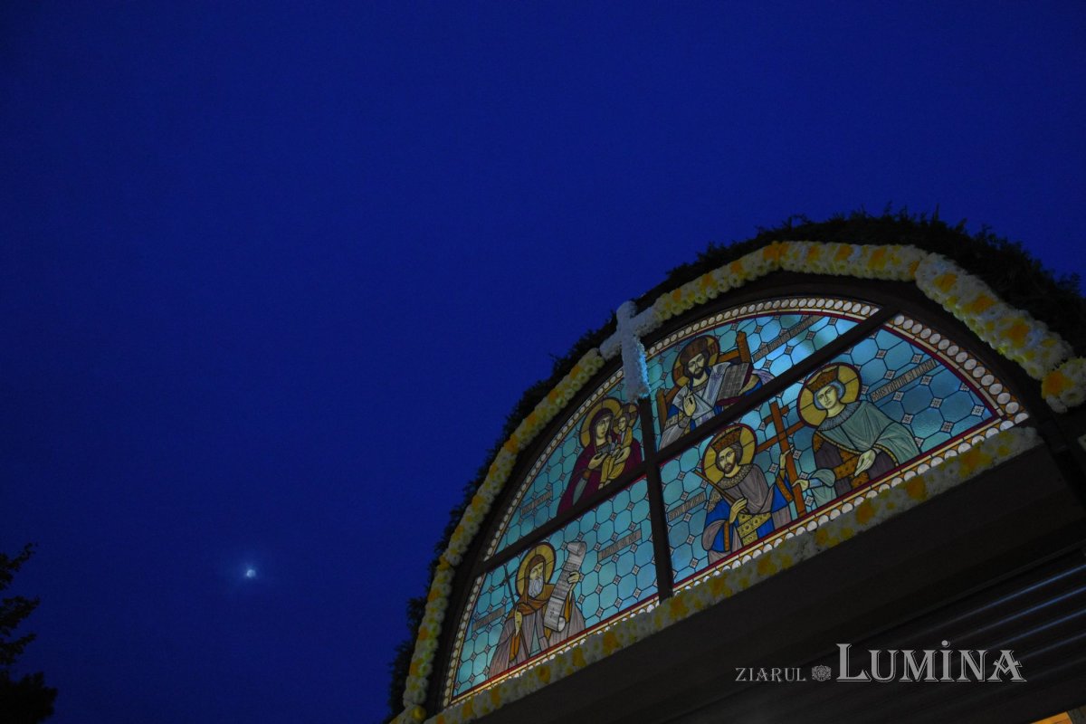 Pelerinajul tradiţional din Bucureşti continuă la Baldachinul sfinţilor 189457