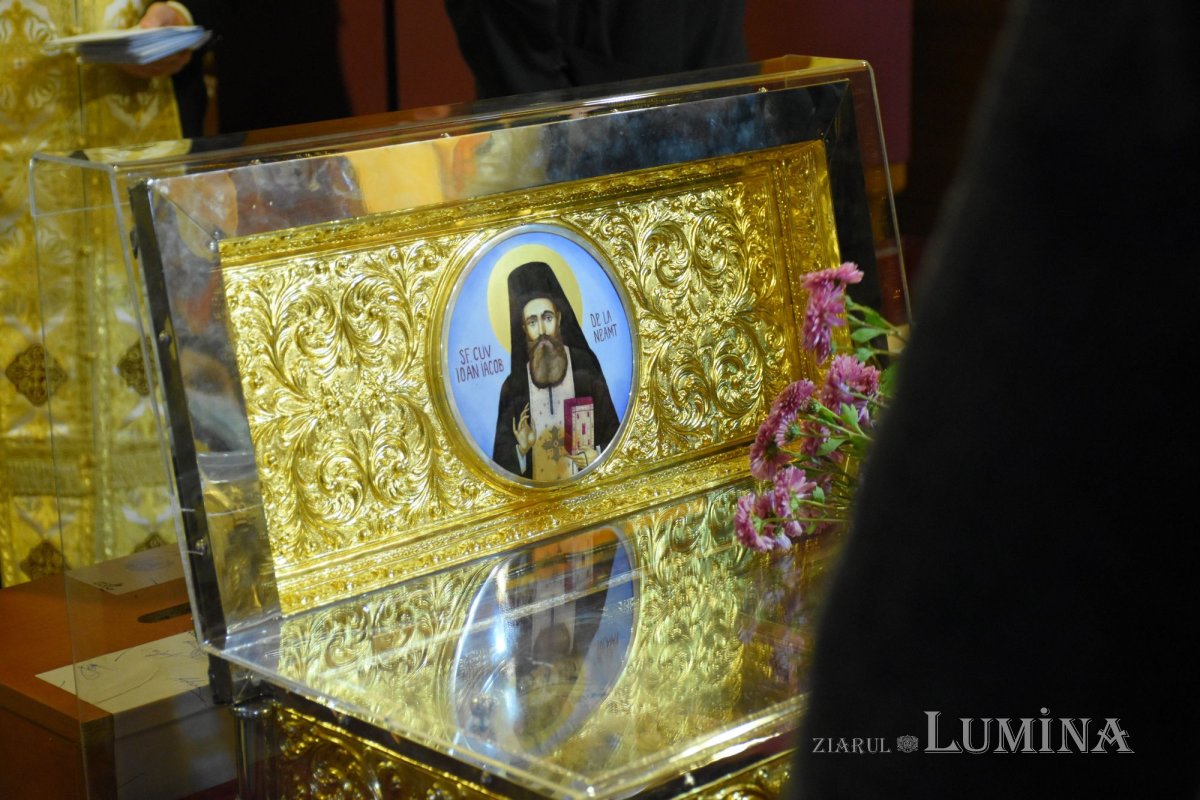 Pelerinajul tradiţional din Bucureşti continuă la Baldachinul sfinţilor 189459