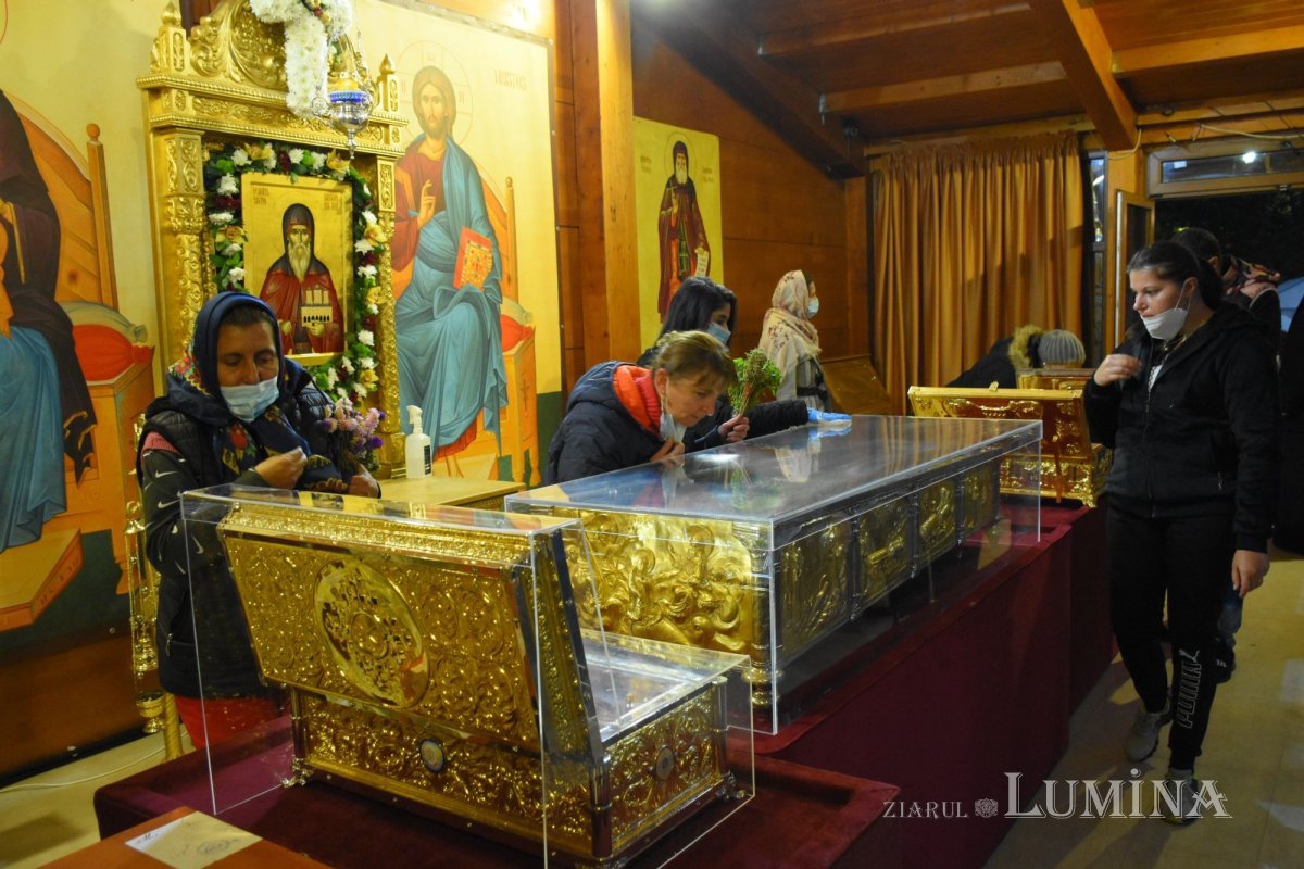Pelerinajul tradiţional din Bucureşti continuă la Baldachinul sfinţilor 189460