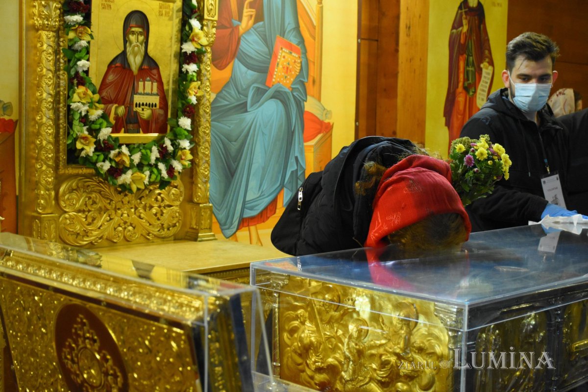 Pelerinajul tradiţional din Bucureşti continuă la Baldachinul sfinţilor 189461