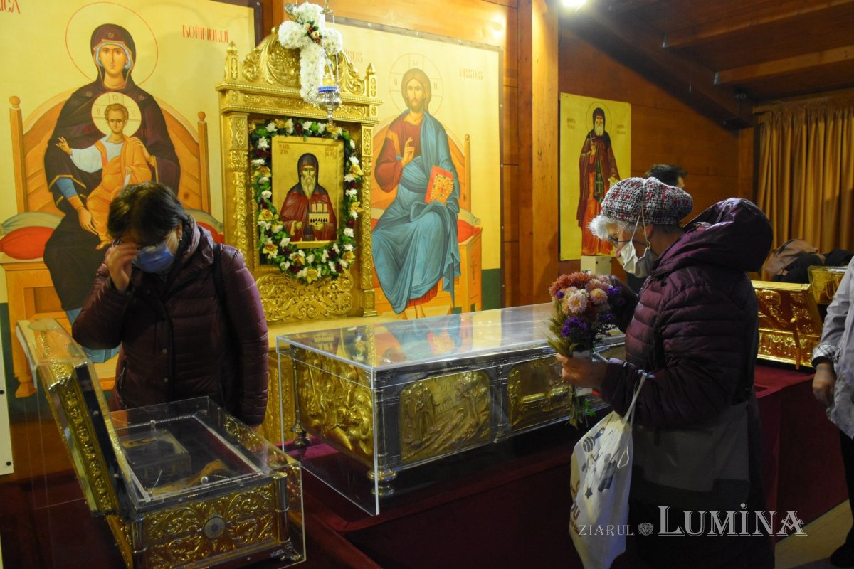 Pelerinajul tradiţional din Bucureşti continuă la Baldachinul sfinţilor 189462