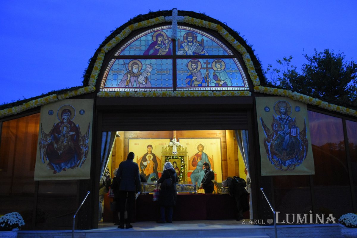 Pelerinajul tradiţional din Bucureşti continuă la Baldachinul sfinţilor 189465