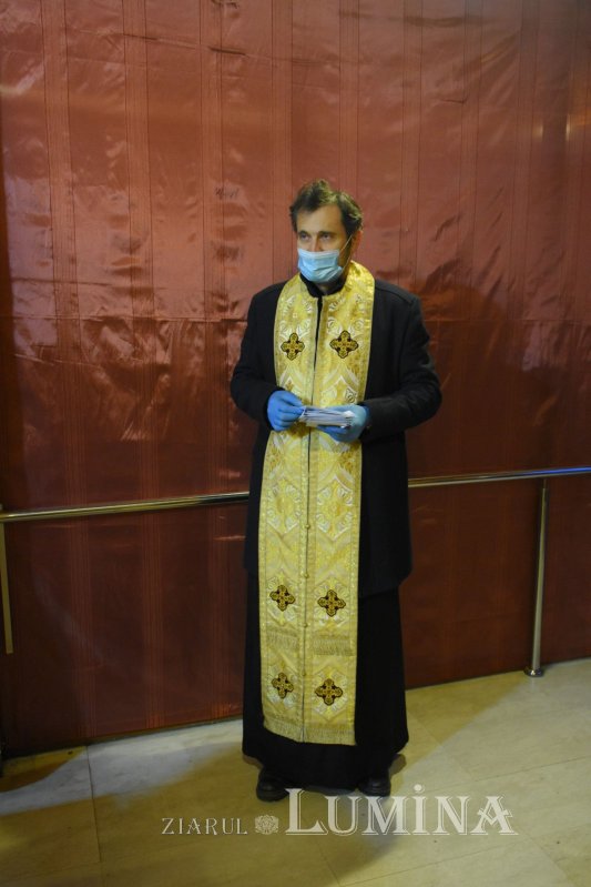 Pelerinajul tradiţional din Bucureşti continuă la Baldachinul sfinţilor 189467