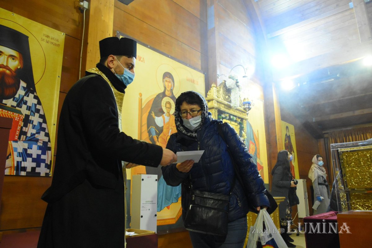 Pelerinajul tradiţional din Bucureşti continuă la Baldachinul sfinţilor 189468