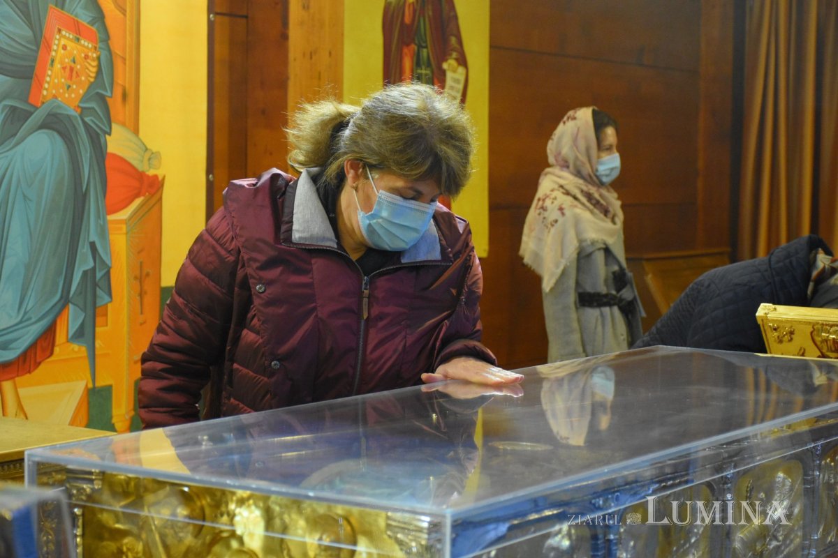 Pelerinajul tradiţional din Bucureşti continuă la Baldachinul sfinţilor 189469