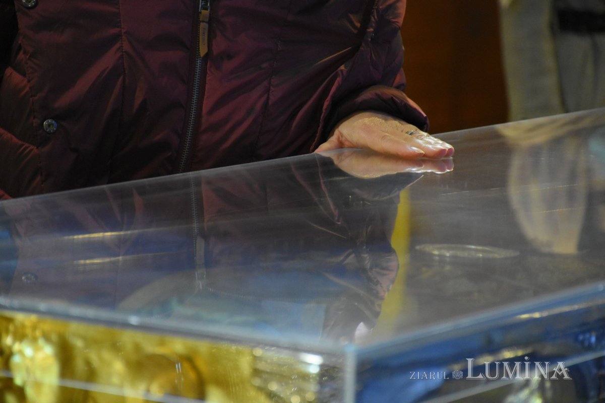 Pelerinajul tradiţional din Bucureşti continuă la Baldachinul sfinţilor 189470