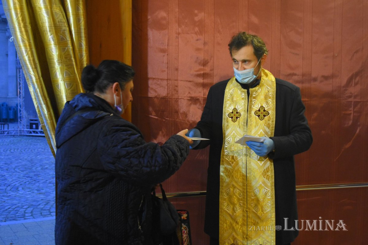 Pelerinajul tradiţional din Bucureşti continuă la Baldachinul sfinţilor 189472