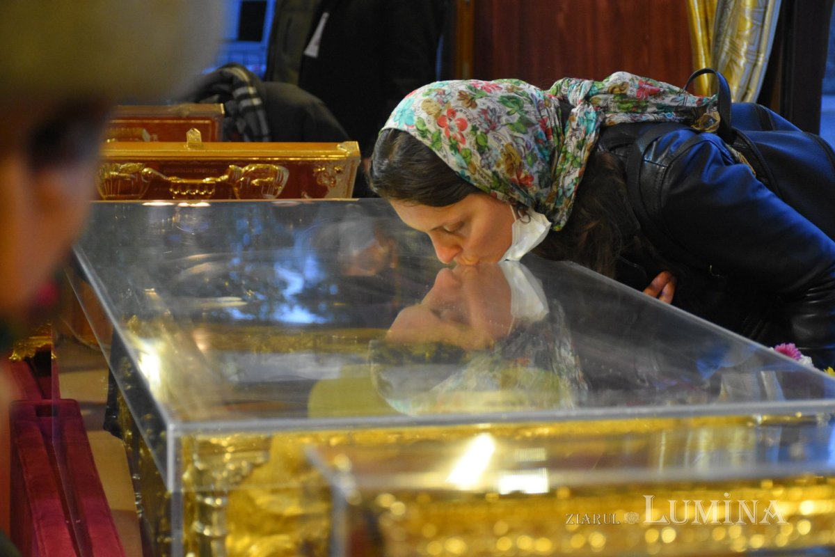 Pelerinajul tradiţional din Bucureşti continuă la Baldachinul sfinţilor 189473