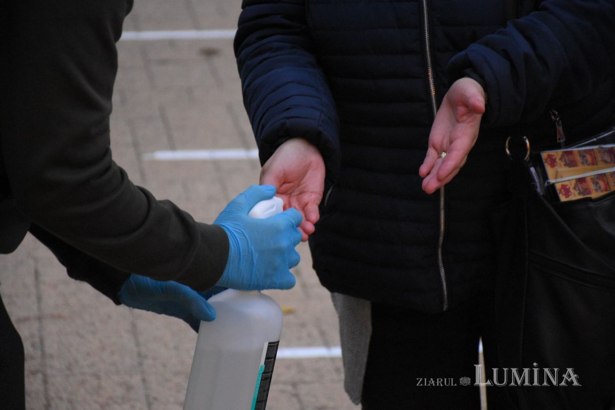 Pelerinajul tradiţional din Bucureşti continuă la Baldachinul sfinţilor 189476
