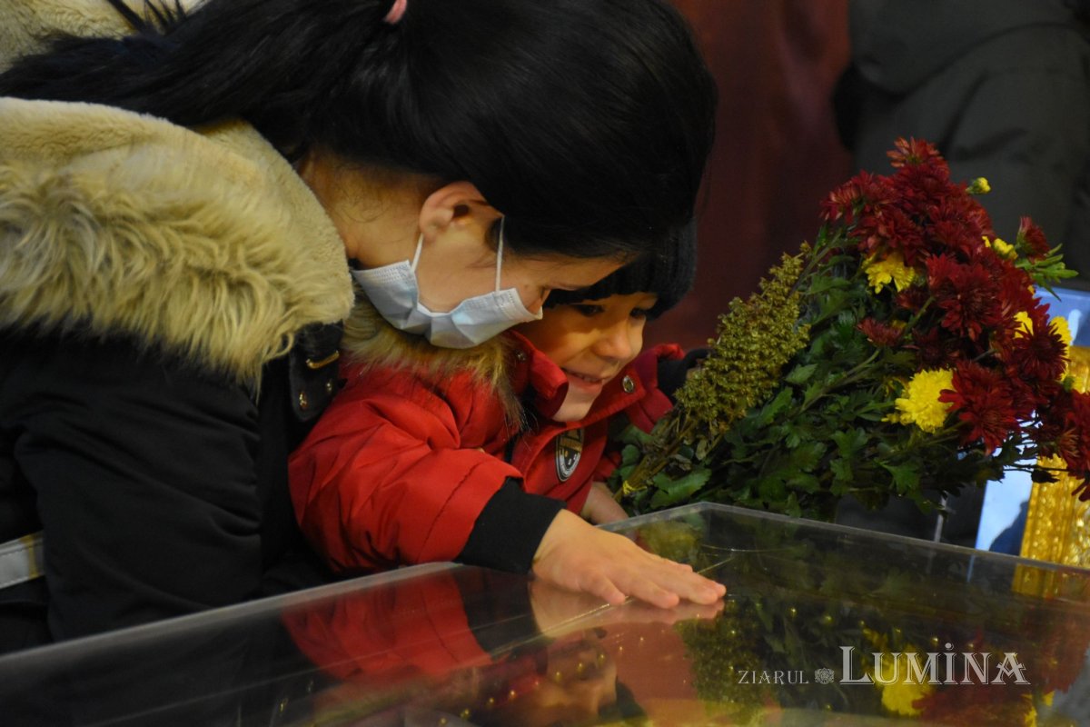 Pelerinajul tradiţional din Bucureşti continuă la Baldachinul sfinţilor 189477