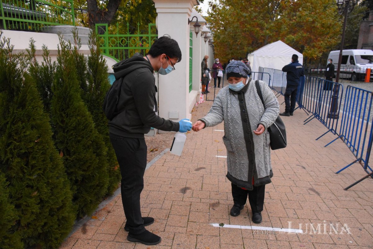 Pelerinajul tradiţional din Bucureşti continuă la Baldachinul sfinţilor 189481