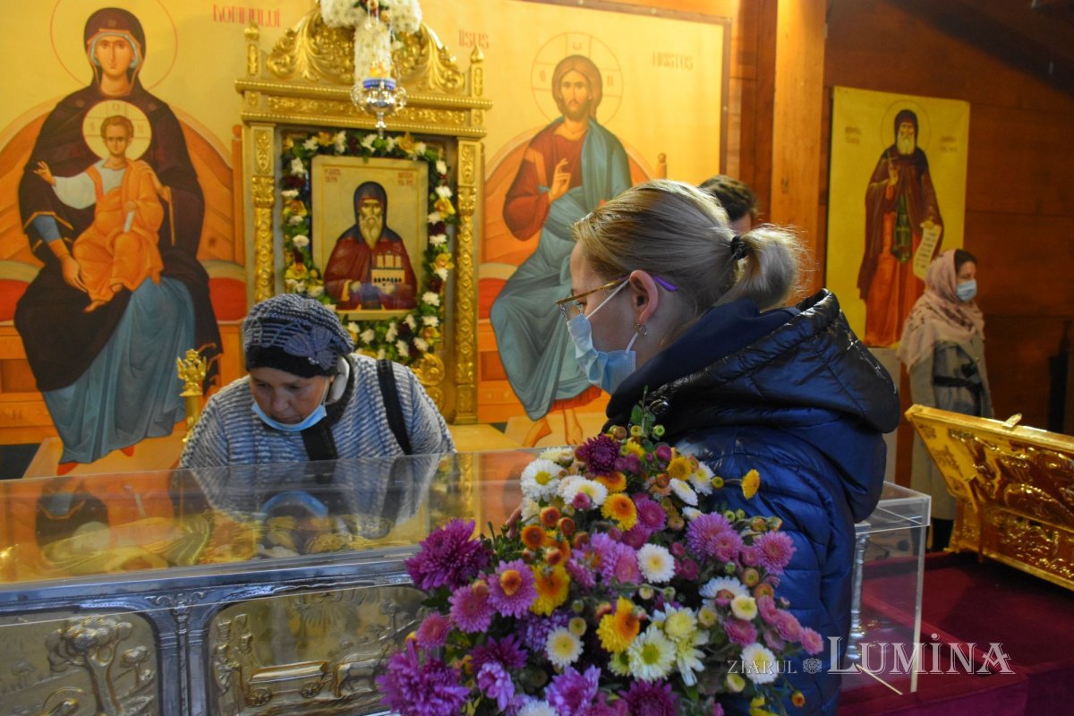Pelerinajul tradiţional din Bucureşti continuă la Baldachinul sfinţilor 189482