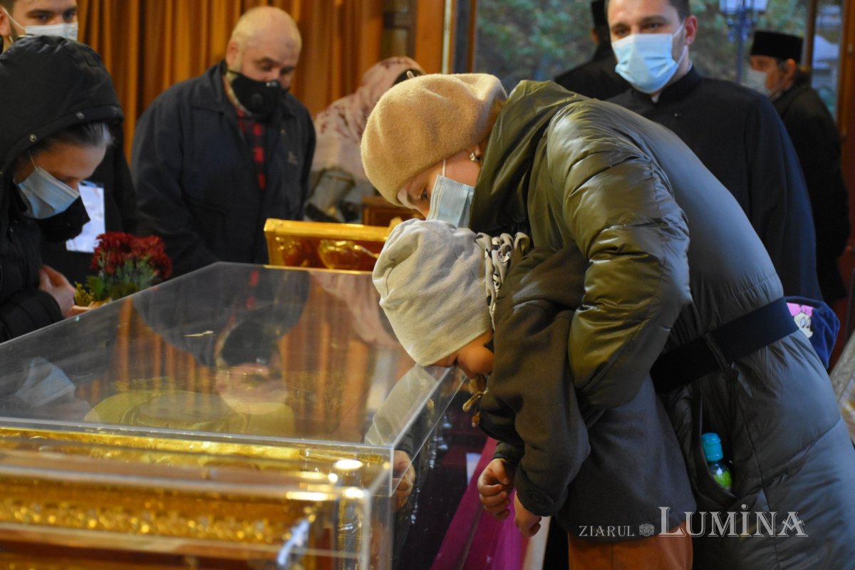 Pelerinajul tradiţional din Bucureşti continuă la Baldachinul sfinţilor 189484