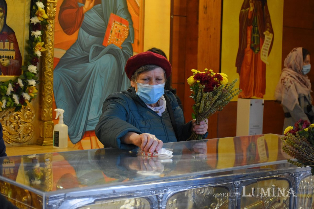 Pelerinajul tradiţional din Bucureşti continuă la Baldachinul sfinţilor 189488