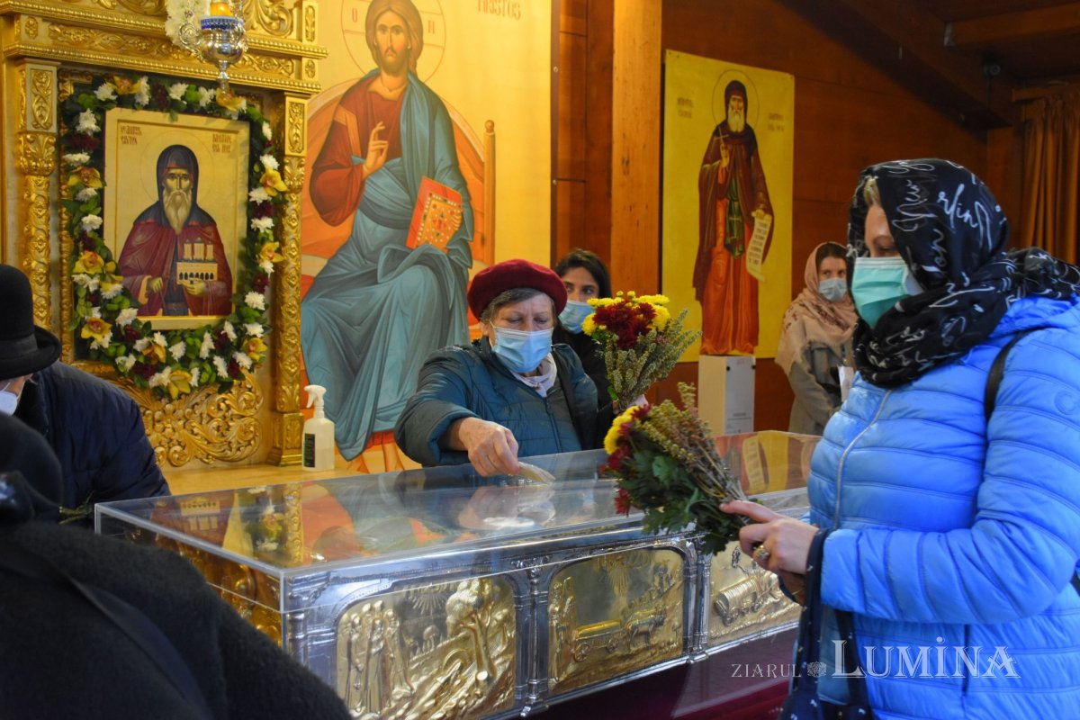 Pelerinajul tradiţional din Bucureşti continuă la Baldachinul sfinţilor 189489