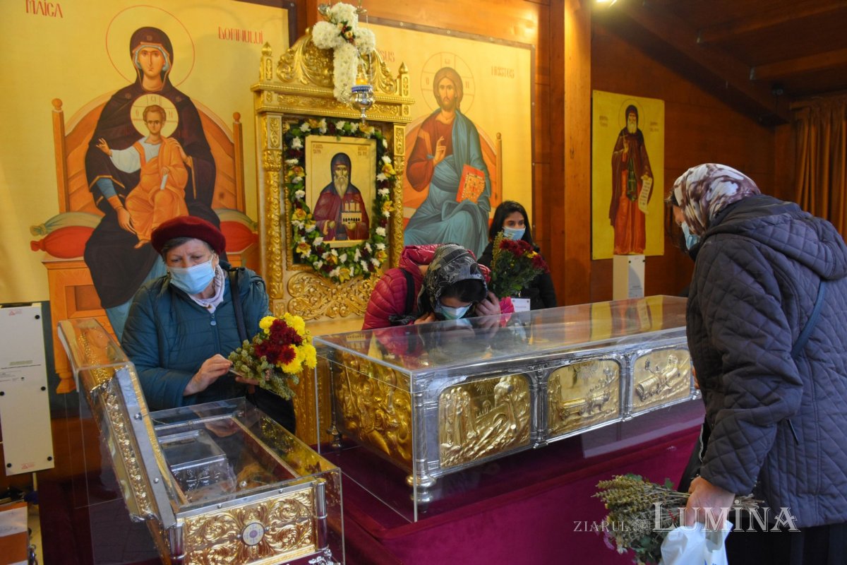 Pelerinajul tradiţional din Bucureşti continuă la Baldachinul sfinţilor 189490
