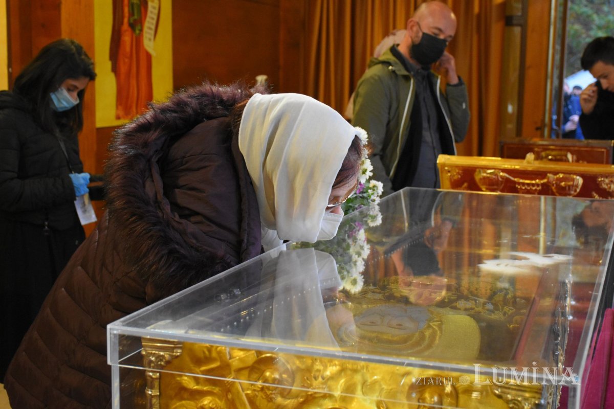 Pelerinajul tradiţional din Bucureşti continuă la Baldachinul sfinţilor 189493