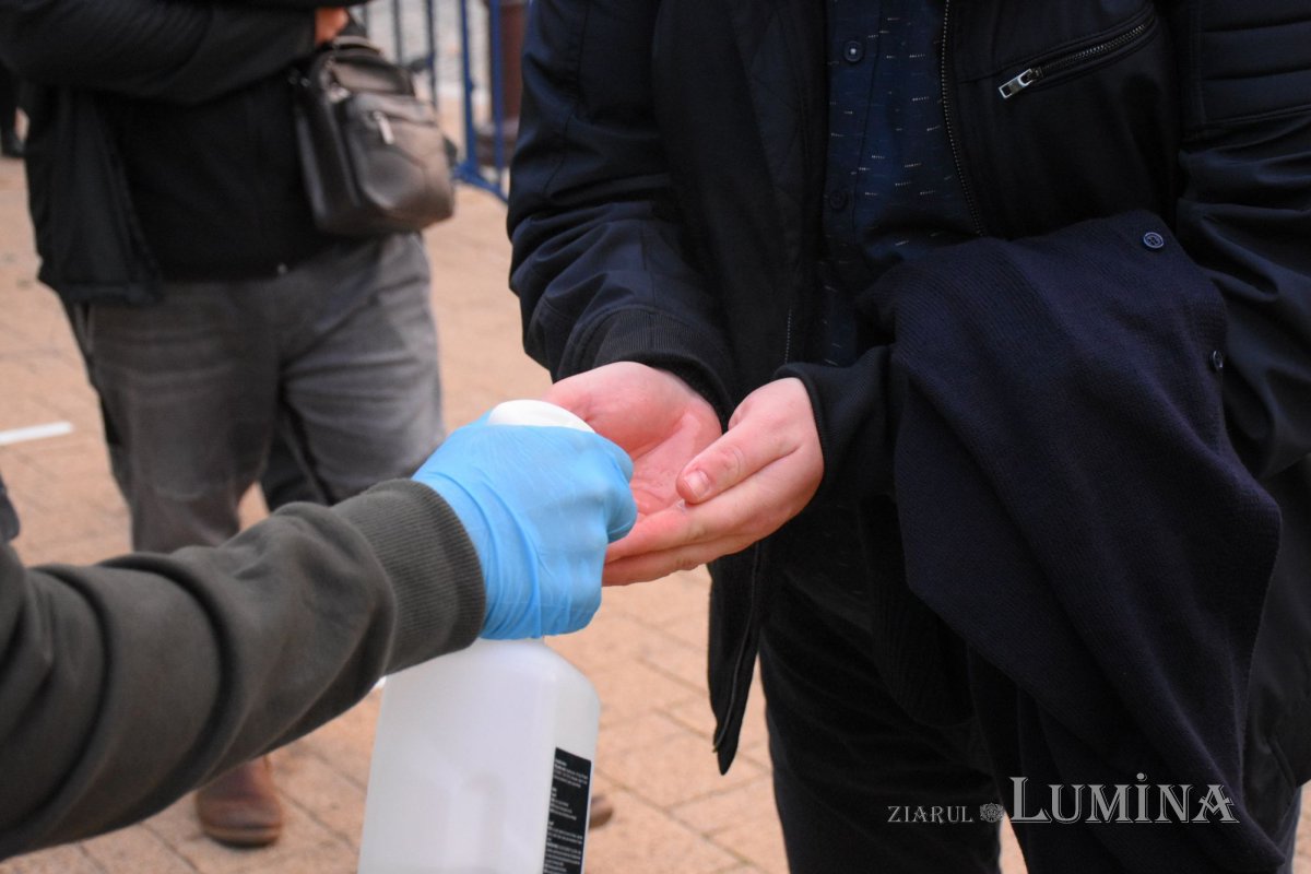 Pelerinajul tradiţional din Bucureşti continuă la Baldachinul sfinţilor 189495