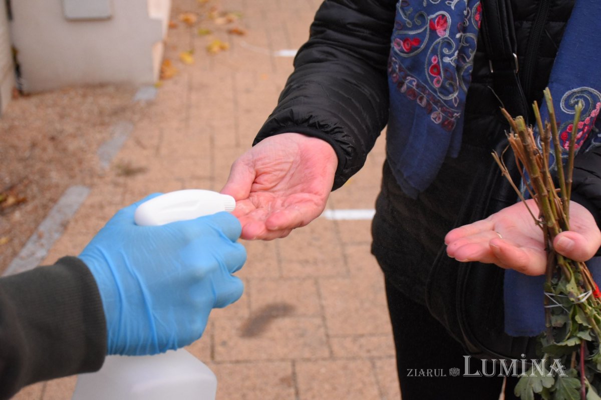 Pelerinajul tradiţional din Bucureşti continuă la Baldachinul sfinţilor 189496