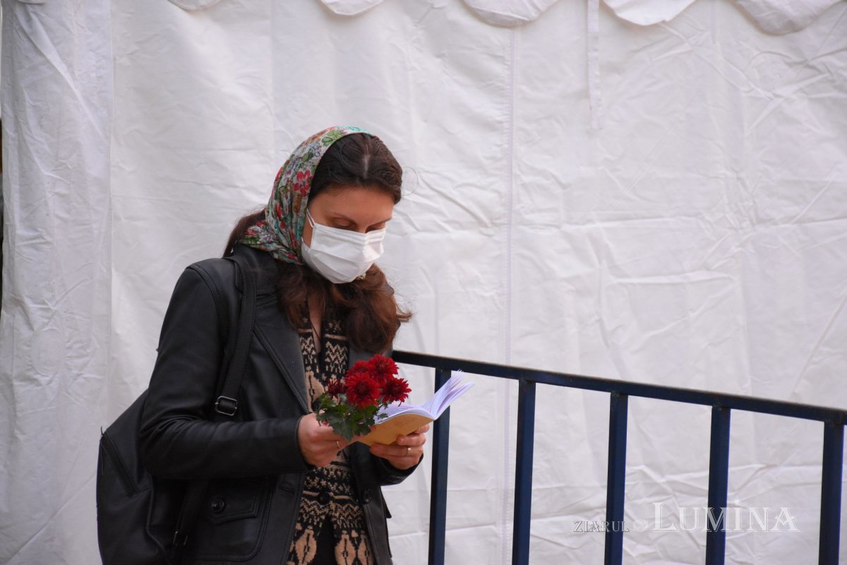 Pelerinajul tradiţional din Bucureşti continuă la Baldachinul sfinţilor 189497