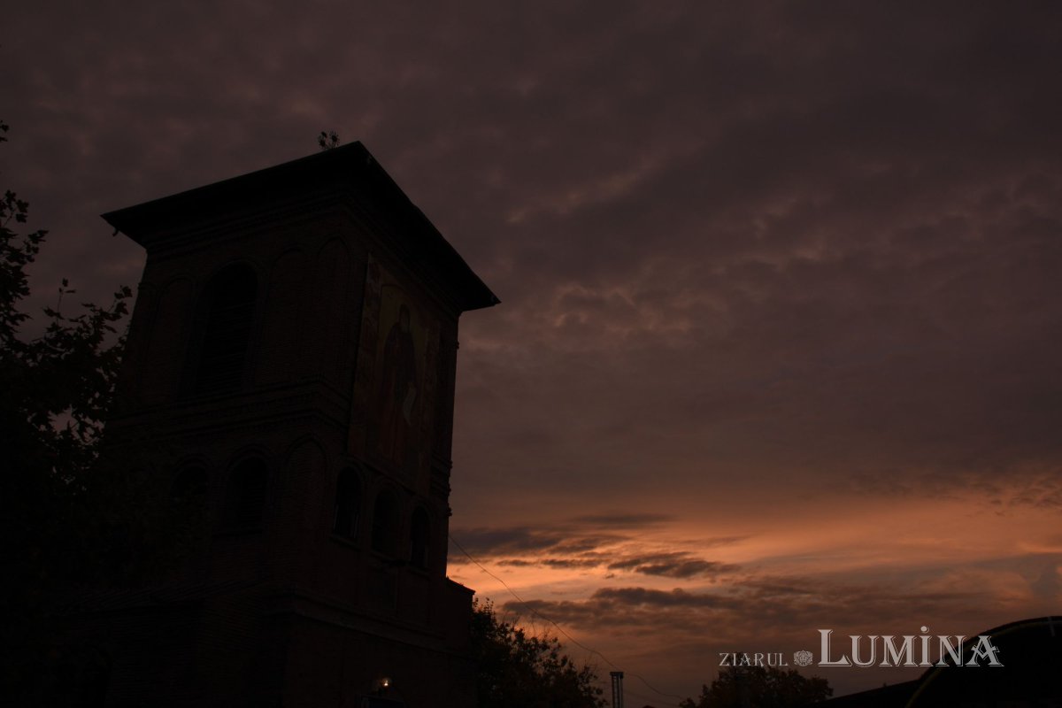 Pelerinajul tradiţional din Bucureşti continuă la Baldachinul sfinţilor 189498