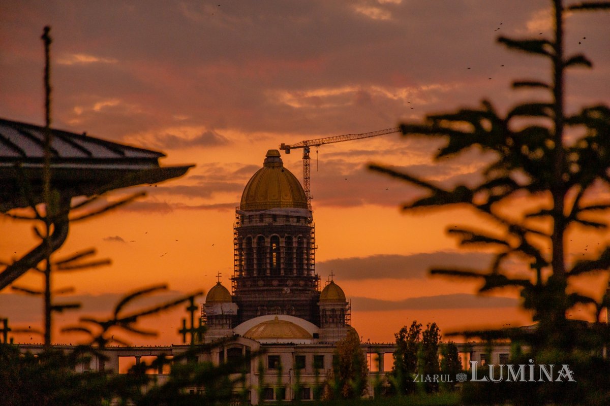 Laudă de seară în cinstea unuia dintre ocrotitorii românilor din afara granițelor 190143