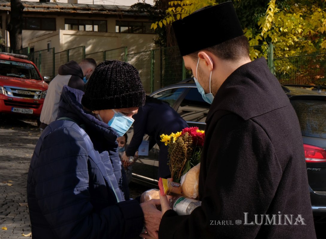 Daruri alimentare oferite pelerinilor de pe Dealul Patriarhiei 189994