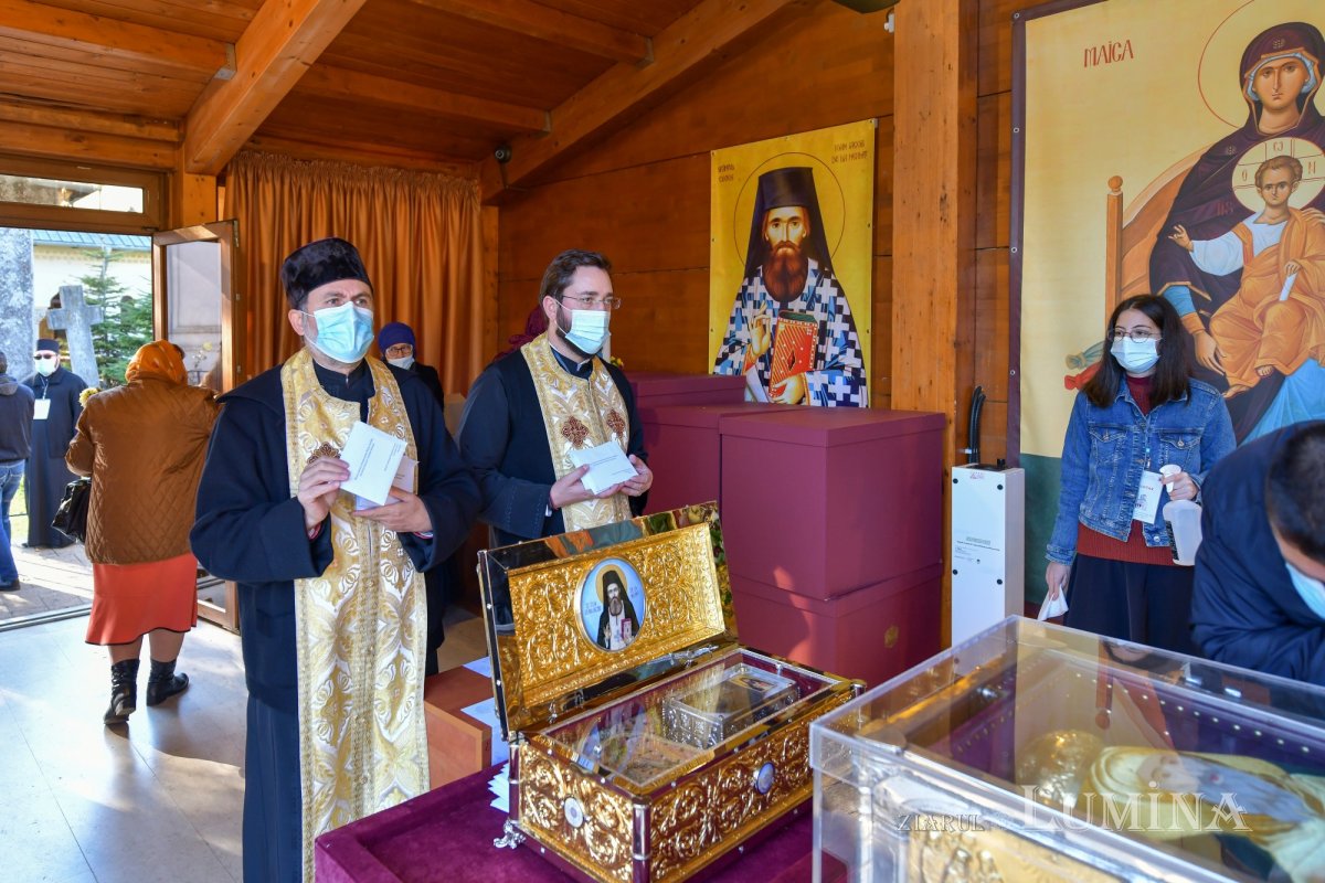 Începutul sărbătorii Mucenicului Izvorâtor de Mir pe Colina Bucuriei 190292