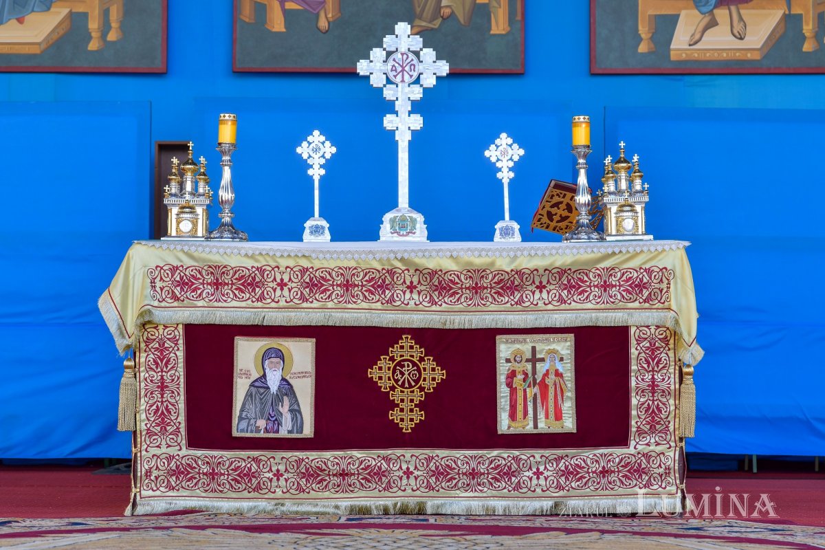 Începutul sărbătorii Mucenicului Izvorâtor de Mir pe Colina Bucuriei 190293