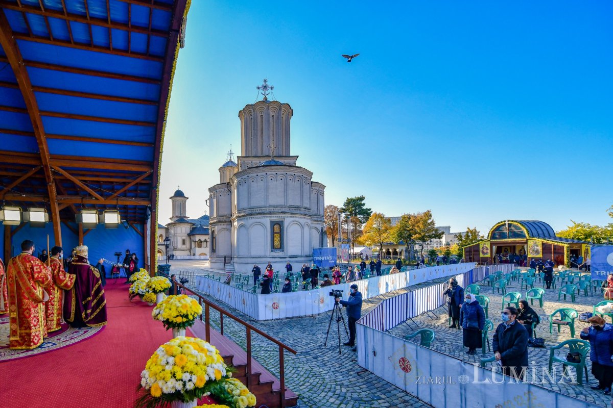 Începutul sărbătorii Mucenicului Izvorâtor de Mir pe Colina Bucuriei 190297