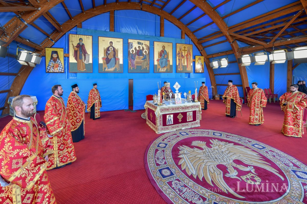 Începutul sărbătorii Mucenicului Izvorâtor de Mir pe Colina Bucuriei 190300