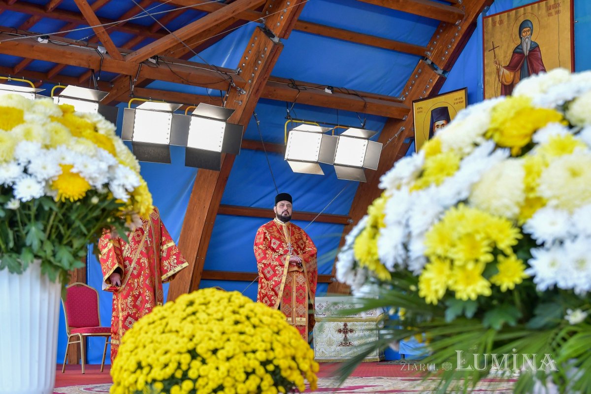 Începutul sărbătorii Mucenicului Izvorâtor de Mir pe Colina Bucuriei 190301