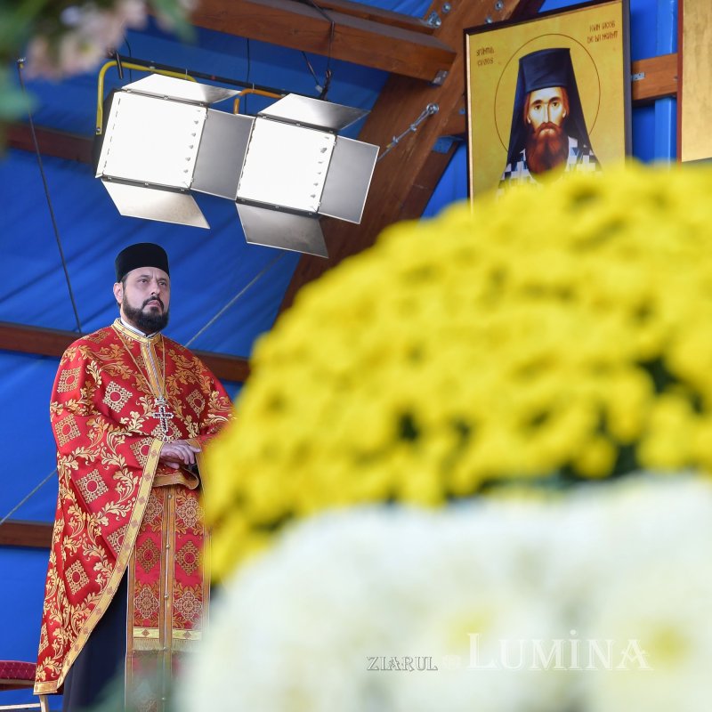 Începutul sărbătorii Mucenicului Izvorâtor de Mir pe Colina Bucuriei 190303