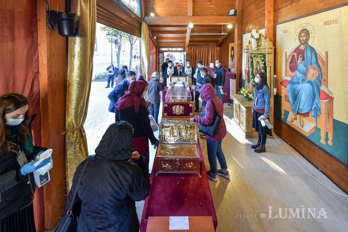 Începutul sărbătorii Mucenicului Izvorâtor de Mir pe Colina Bucuriei 190304