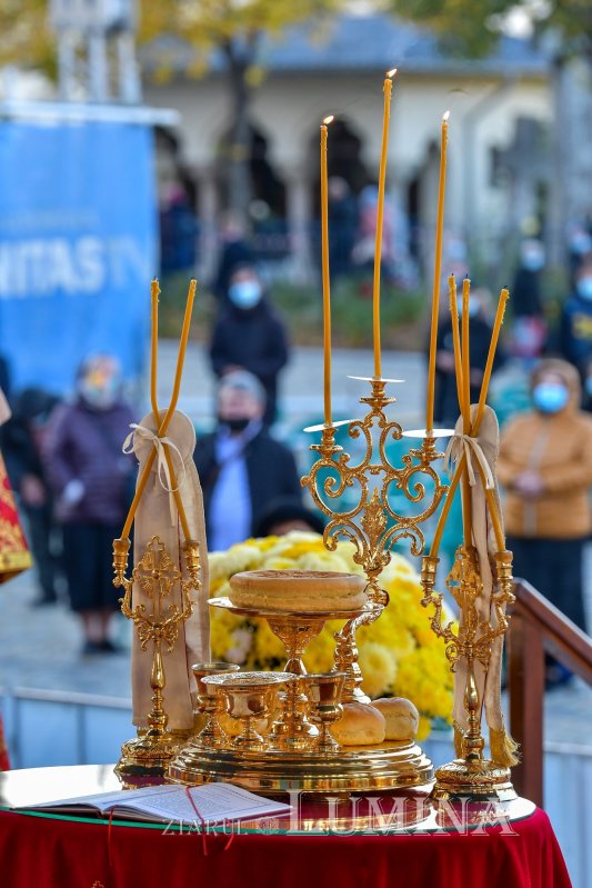 Începutul sărbătorii Mucenicului Izvorâtor de Mir pe Colina Bucuriei 190323