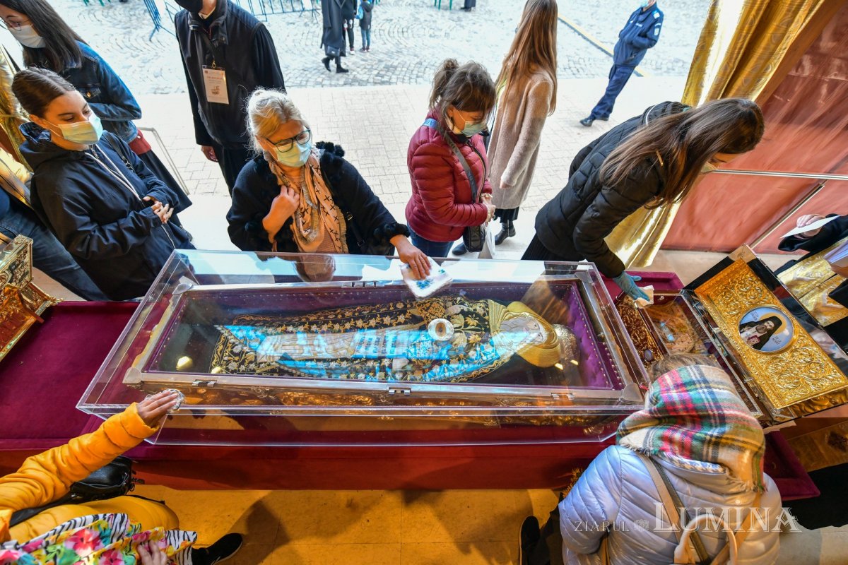 Începutul sărbătorii Mucenicului Izvorâtor de Mir pe Colina Bucuriei 190327