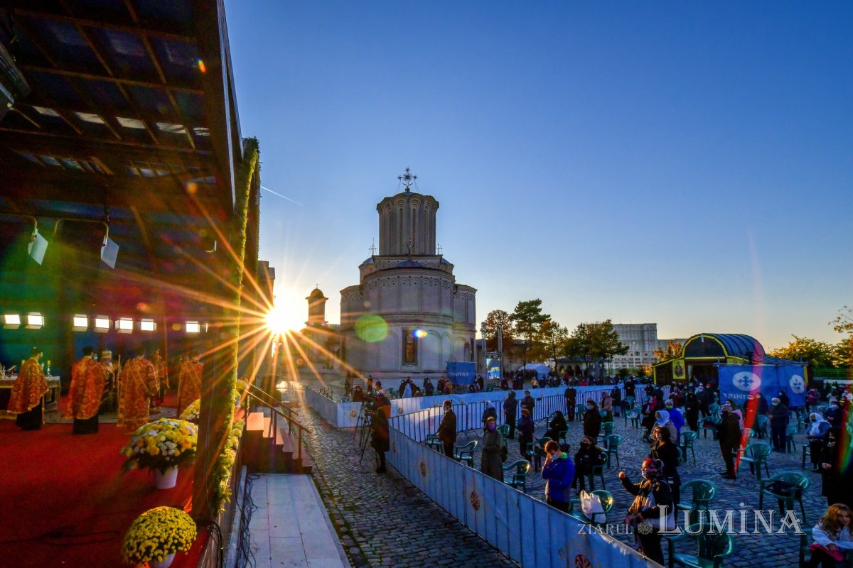 Începutul sărbătorii Mucenicului Izvorâtor de Mir pe Colina Bucuriei 190330