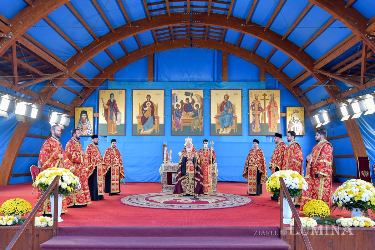 Începutul sărbătorii Mucenicului Izvorâtor de Mir pe Colina Bucuriei 190336