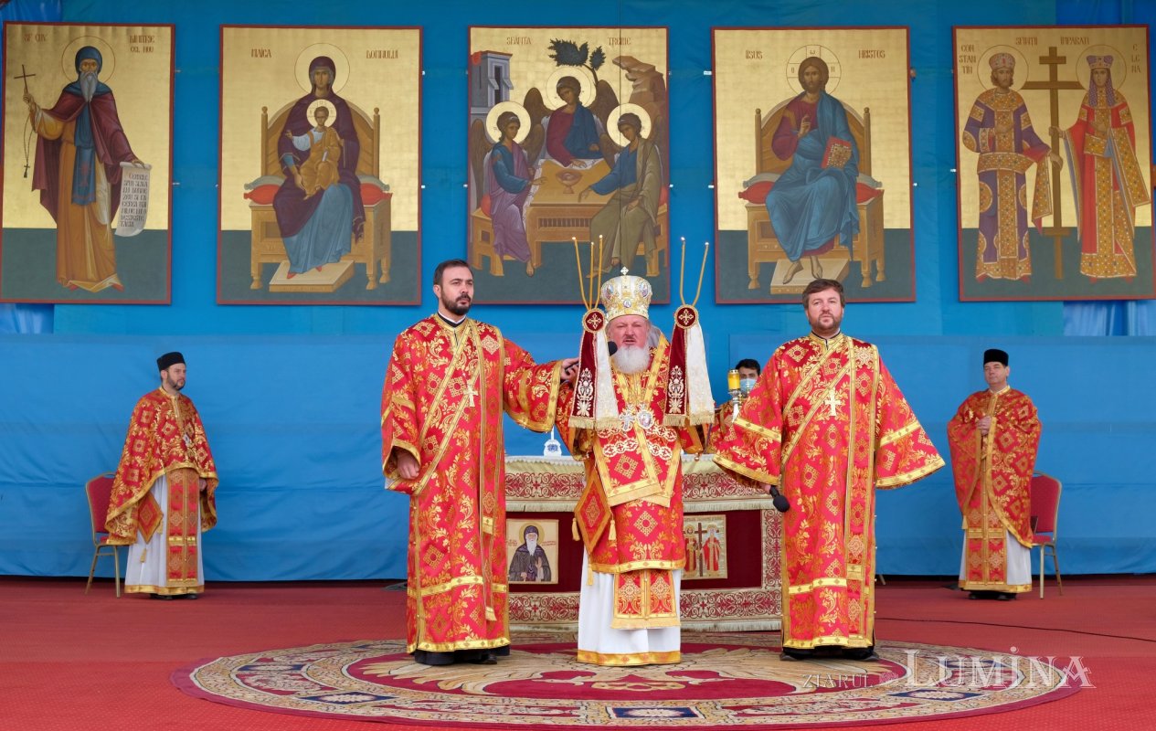 Prăznuire duhovnicească adusă Sfântului Mucenic Dimitrie pe Colina Bucuriei 190401