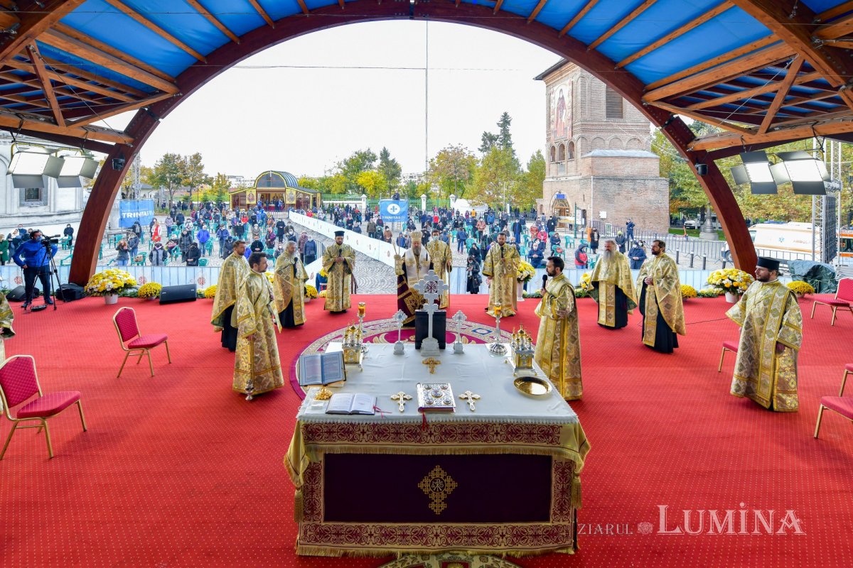 Rugăciune de seară în cinstea Ocrotitorului Bucureștilor pe Colina Bucuriei 190542