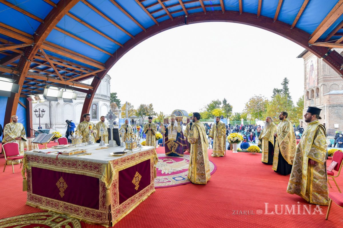 Rugăciune de seară în cinstea Ocrotitorului Bucureștilor pe Colina Bucuriei 190543