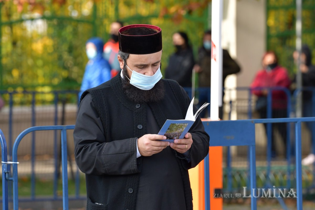 Rugăciune de seară în cinstea Ocrotitorului Bucureștilor pe Colina Bucuriei 190544