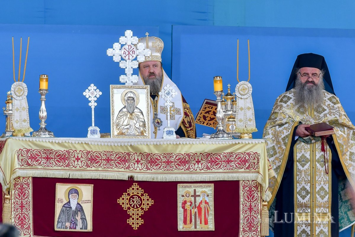 Rugăciune de seară în cinstea Ocrotitorului Bucureștilor pe Colina Bucuriei 190545